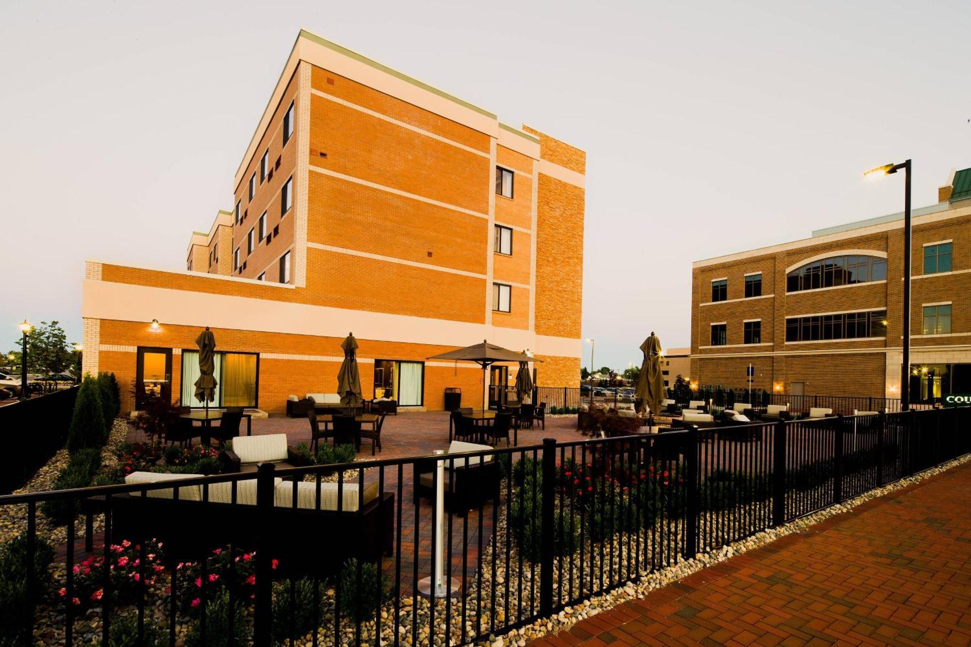 Courtyard Бей Сити Екстериор снимка